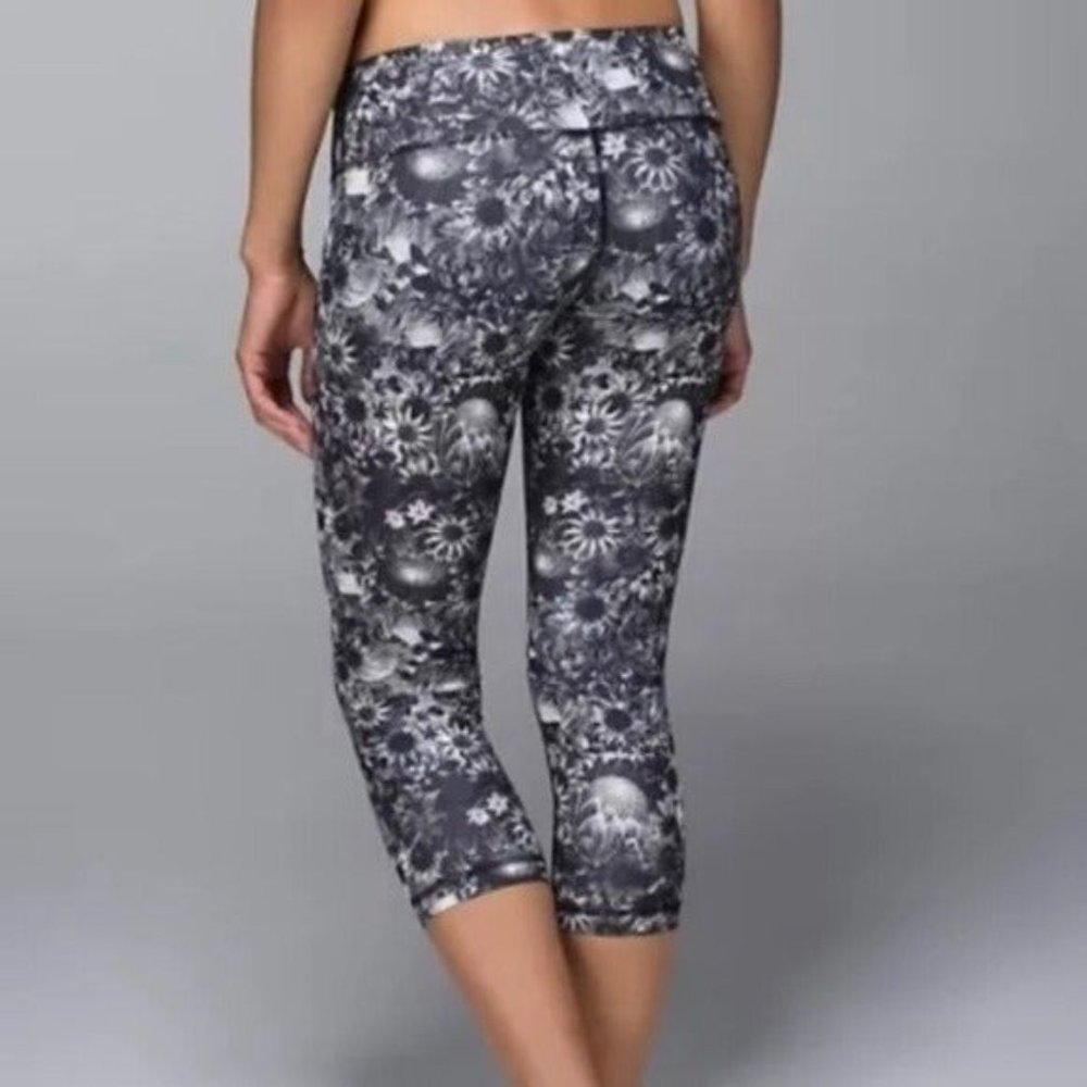 LULULEMON Wunder Under Crop Flowabunga    Tights